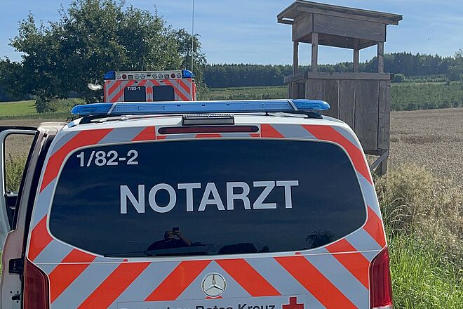 Das Bild zeigt ein Notarztfahrzeug