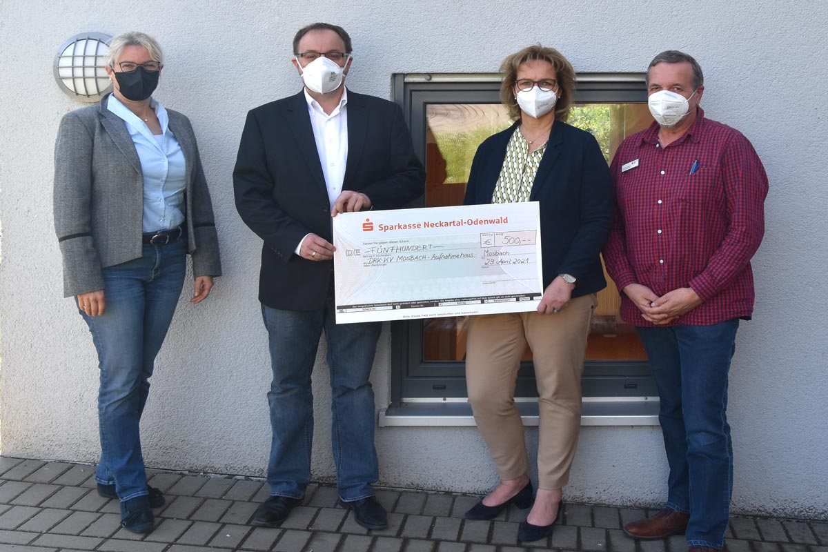 Eine großzügige Spende über 500 Euro für das Aufnahmehaus in der Sulzbacher Straße in Mosbach überbrachte „Inner Wheel Club Neckar-Odenwald“. 